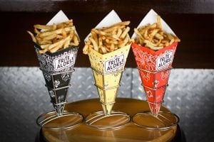 Frites cuitent dans le blanc de boeuf (Frite Belge)